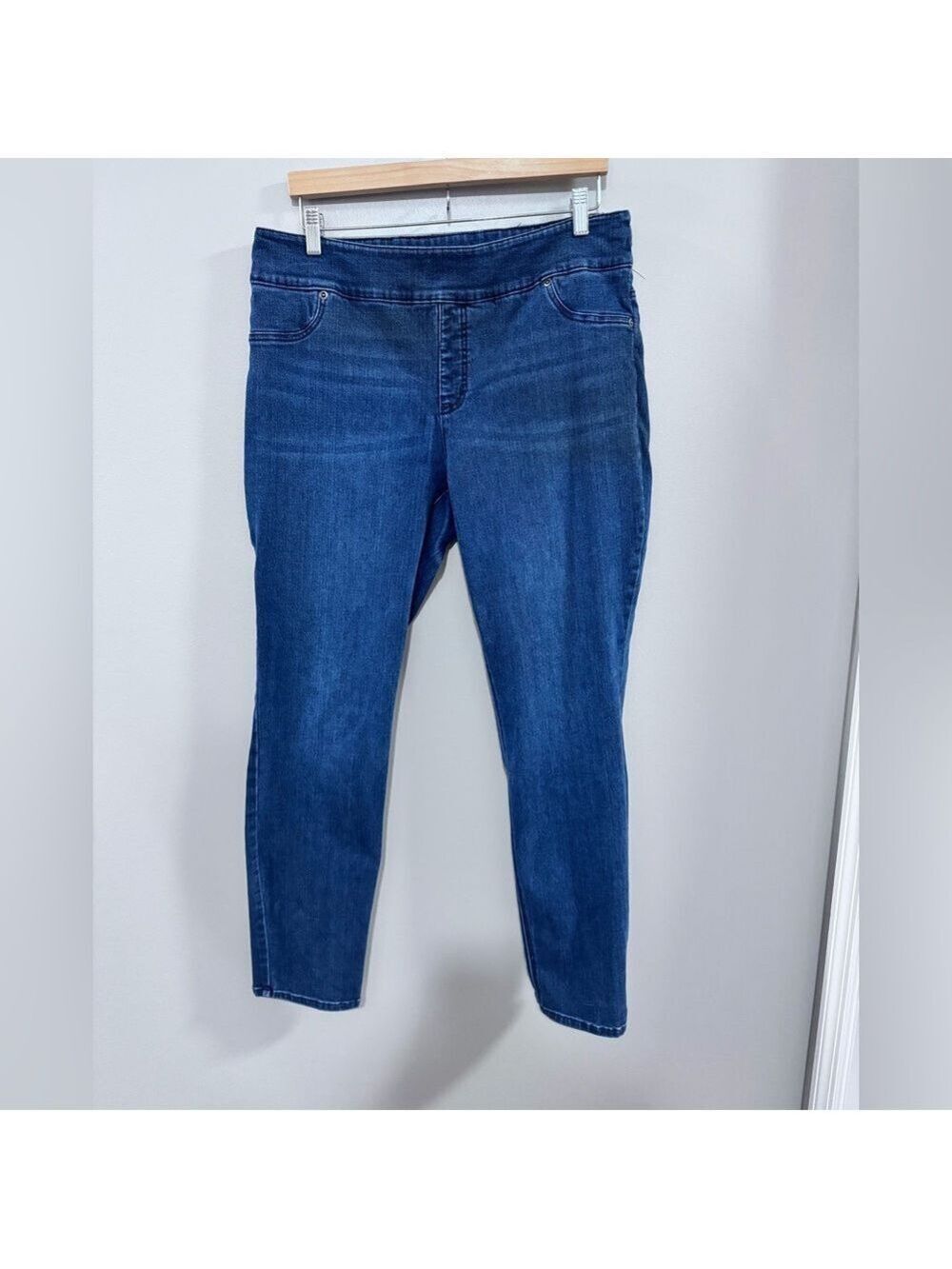 Chico's So Slimming Classic Blue Pull On Women's Jeggings. Size 14